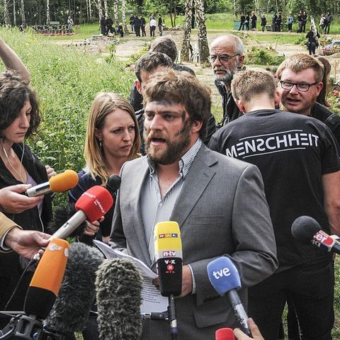 Stefan Pelzer 2015 bei einer Aktion des Zentrum für politische Schönheit