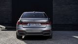BMW 745 Le xDrive - das schmale Leuchtenband am Heck bieten immer mehr Modelle