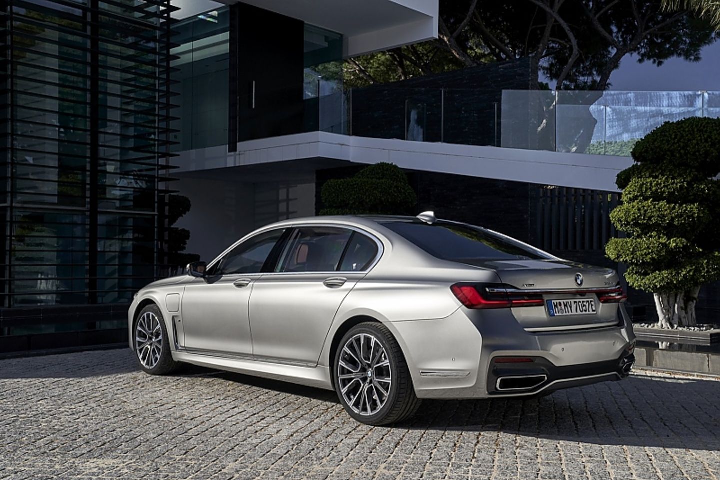 BMW 745 Le xDrive