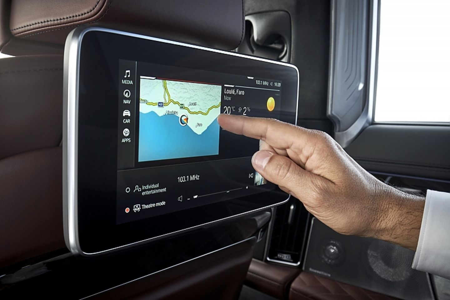 BMW 745 Le xDrive - auch Touchfunktion im Fond