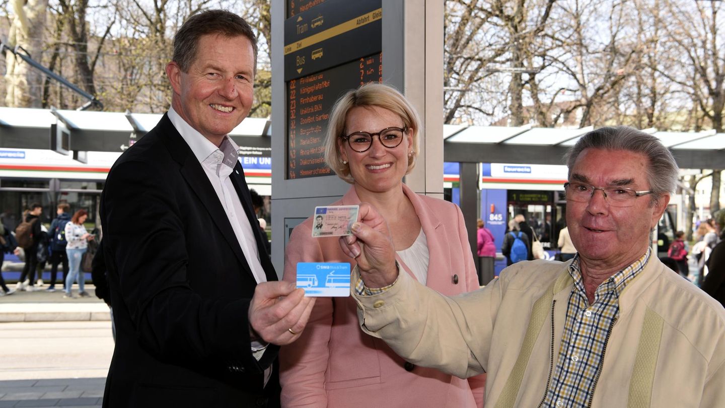 Rentner geben Führerschein ab - und bekommen Jahres-Abo für Bus und ...