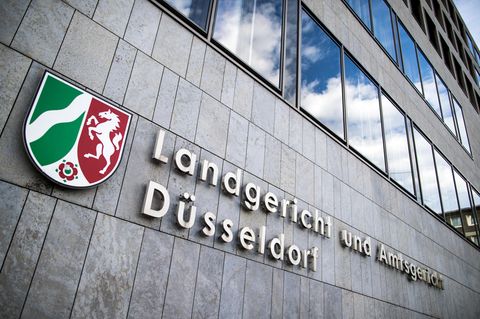 Landgericht Düsseldorf - Geburtstagsfeier - Häftlinge