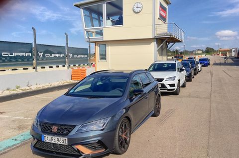Der Cupra Ateca in der Boxengasse