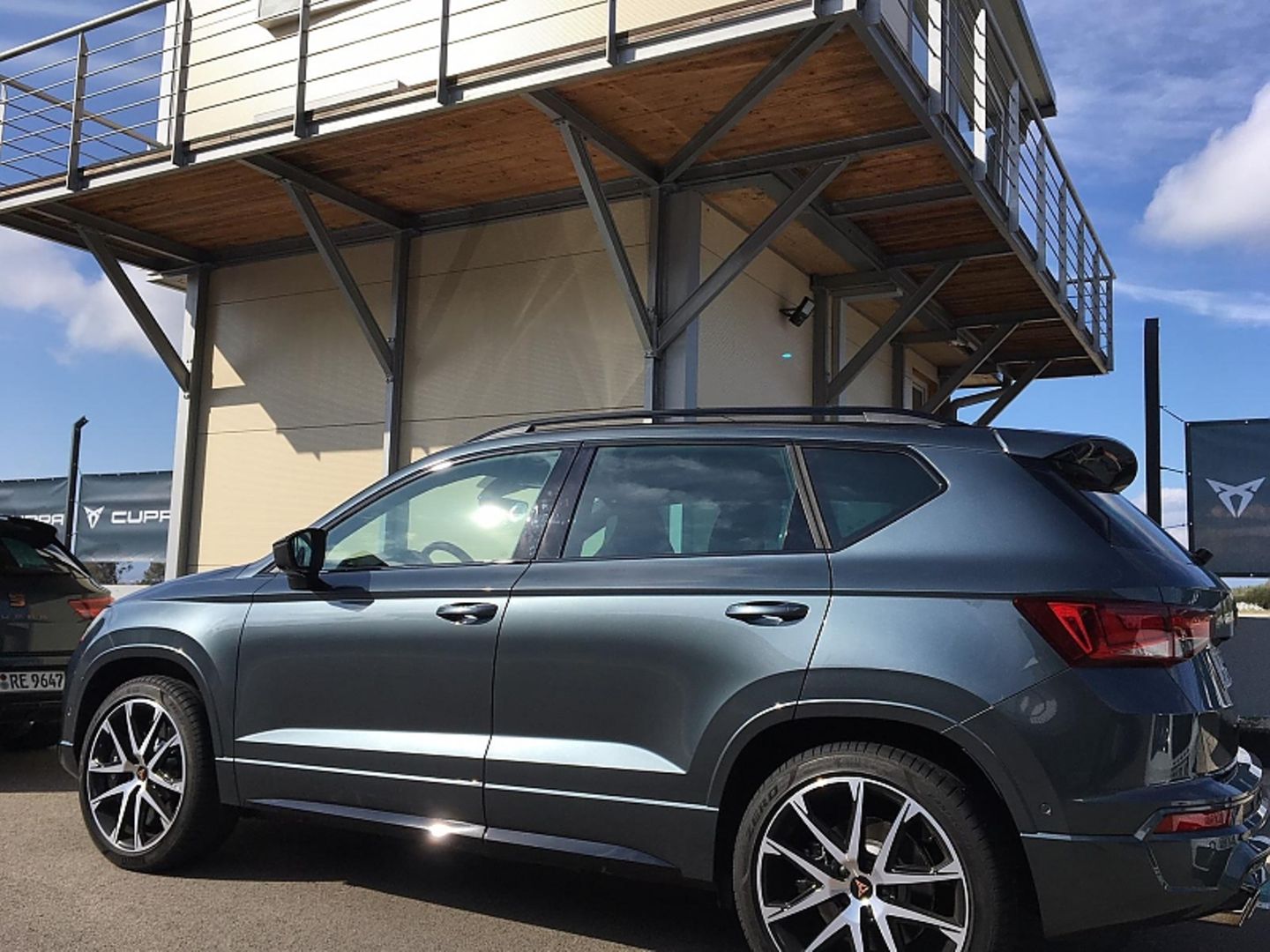 Cupra Ateca ind der Boxengasse