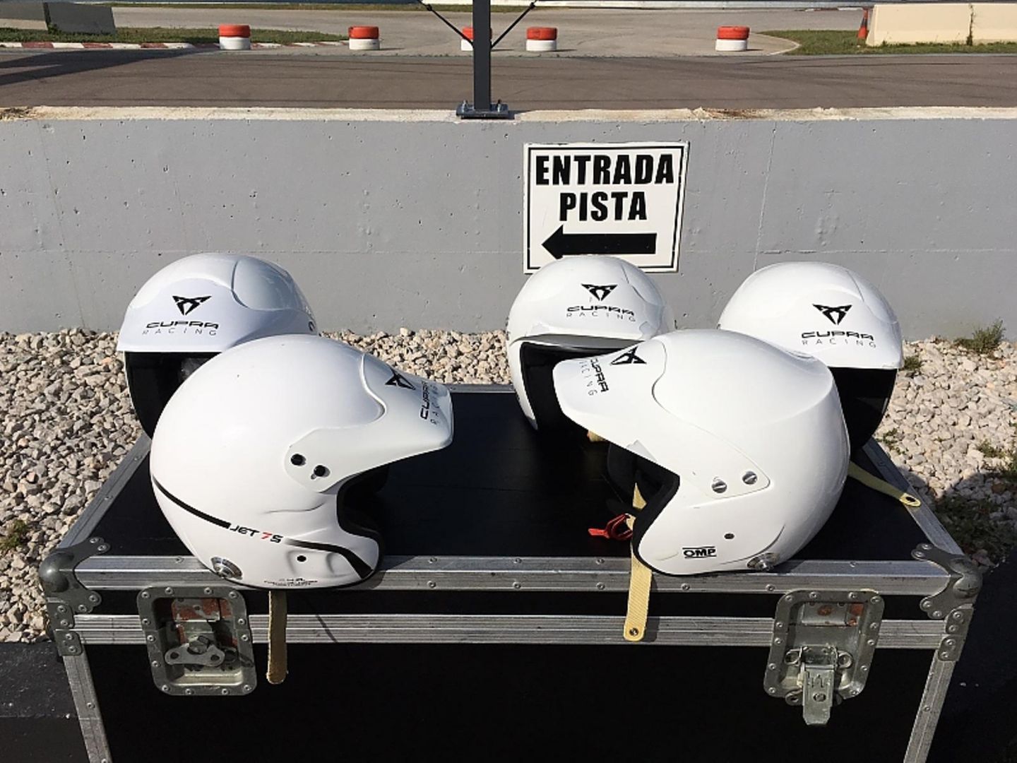 Jedem Cupra seinen Helm