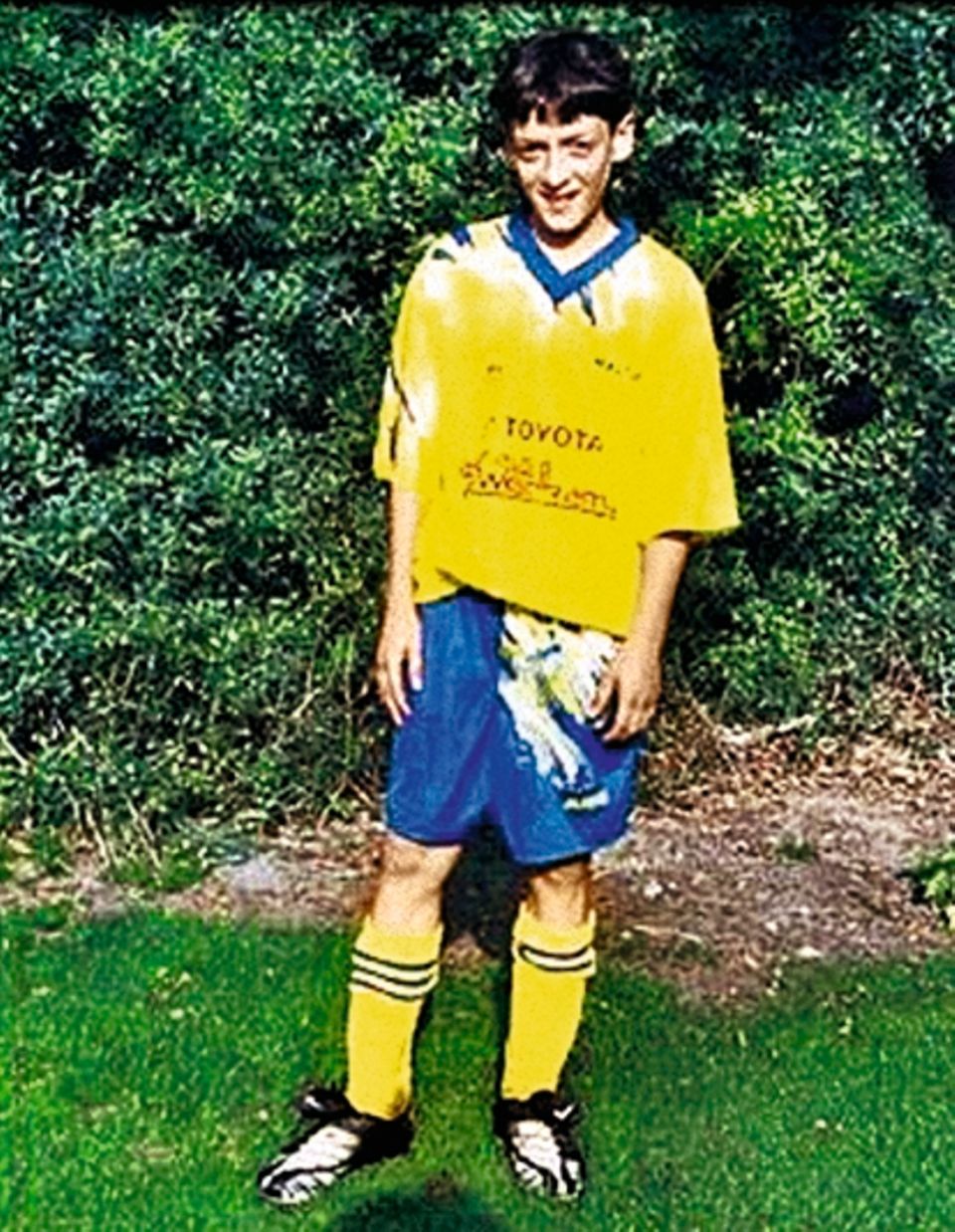 Ausnahmesportler auf Abwegen: Özil als Jugendspieler im Ruhrgebiet Özil als Jugendspieler im Ruhrgebiet