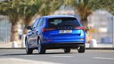 Mit den adaptiven Dämpfern und 17 Zoll Rädern ist das Fahrwerk durchaus straff abgestimmt