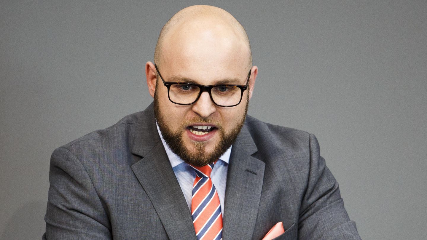 Markus Frohnmaier, AfD, bei einer Plenarsitzung im Deutschen Bundestag