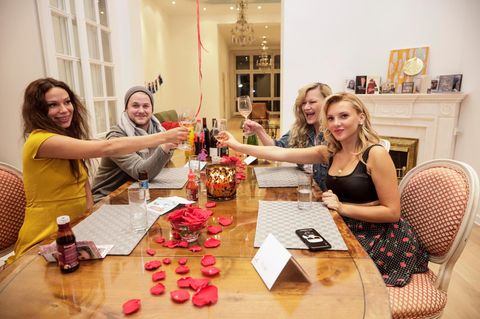 Die ehemaligen Dschungelcamp-Kandidaten beim perfekten Dschungel Dinner