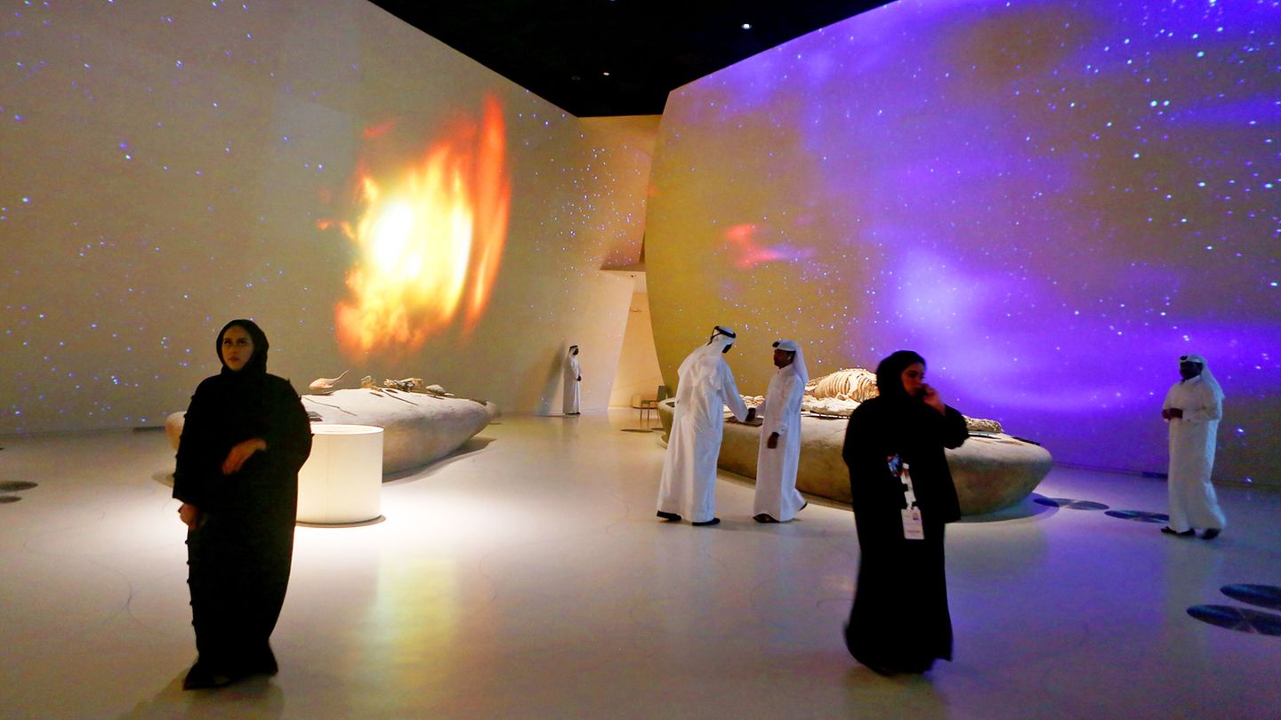 Eine Reise durch Jahrtausende: Auf der an Saudi-Arabien angrenzenden Halbinsel wurden Werkzeuge aus der Steinzeit gefunden. Chronologisch werden die Besucher bis in die Gegenwart geführt.