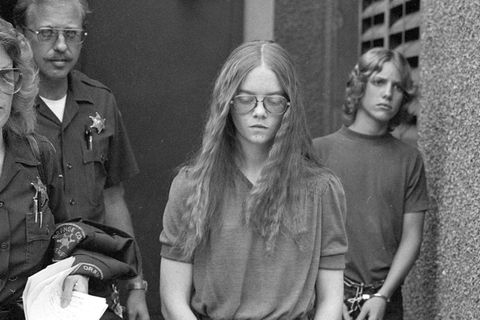 1. Oktober 1979: Brenda Spencer verlässt das Gericht in Santa Ana, Kalifornien, nachdem sie sich schuldig bekannt hat
