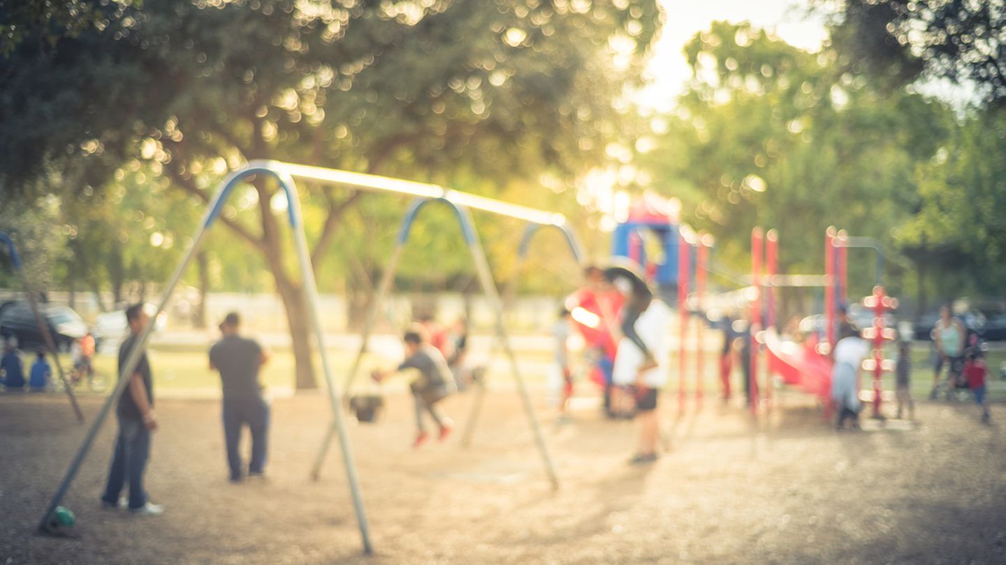 Ein Streit unter Kindern auf einem Spielplatz löste eine Erwachsenen-Schlägerei mit mehreren Verletzten aus (Symbolbild)