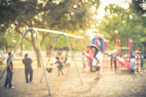 Ein Streit unter Kindern auf einem Spielplatz löste eine Erwachsenen-Schlägerei mit mehreren Verletzten aus (Symbolbild)
