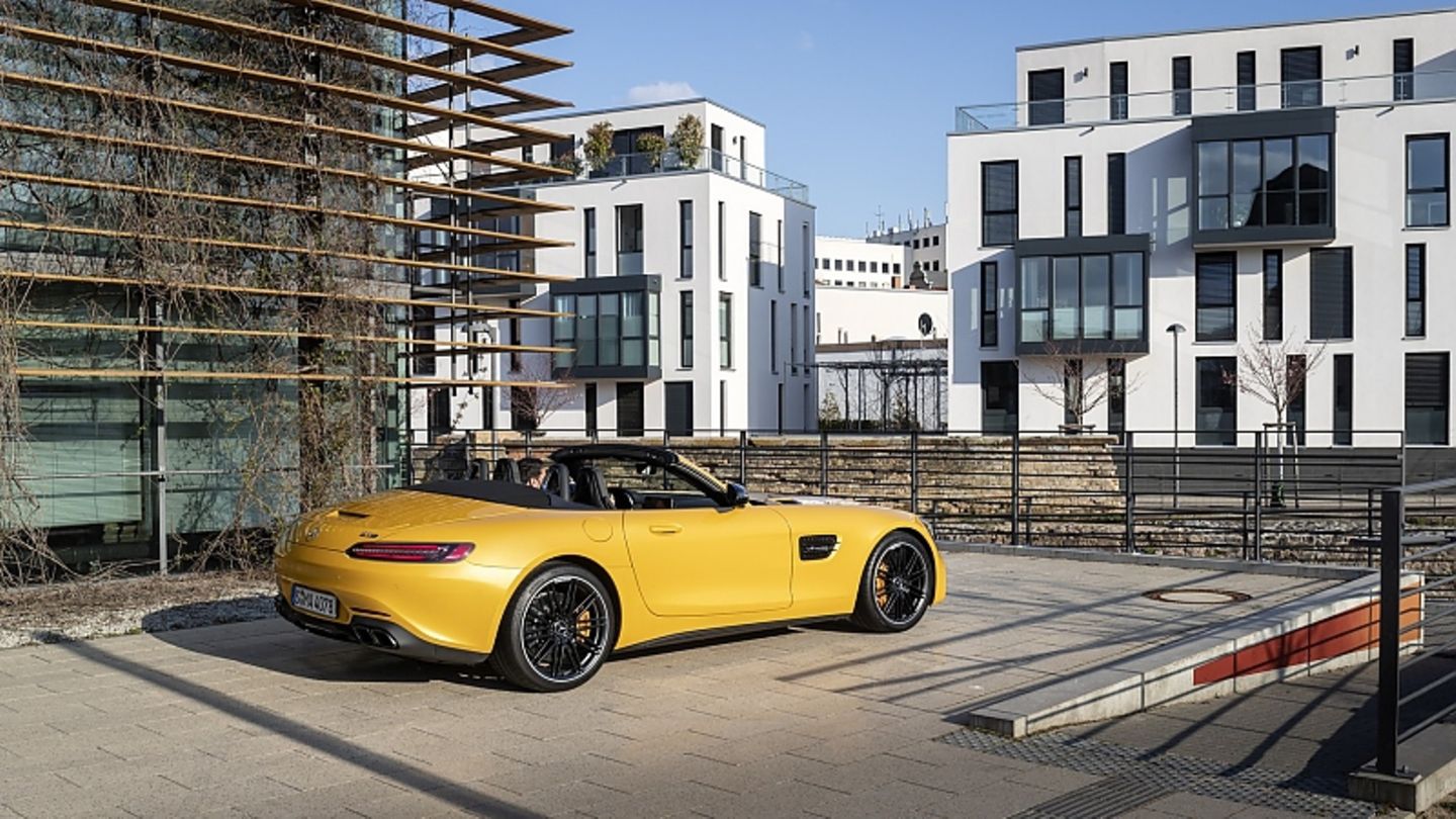 Vor allem offen ist der Mercedes AMG GT S Roadster ein Blickfang