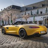 Der Fahrer sitzt förmlich auf der Hinterachse