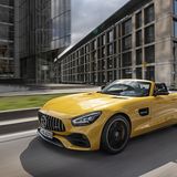 Nach 3,8 Sekunden knackt der Mercedes AMG GT S Roadster die 100 km/h-Marke