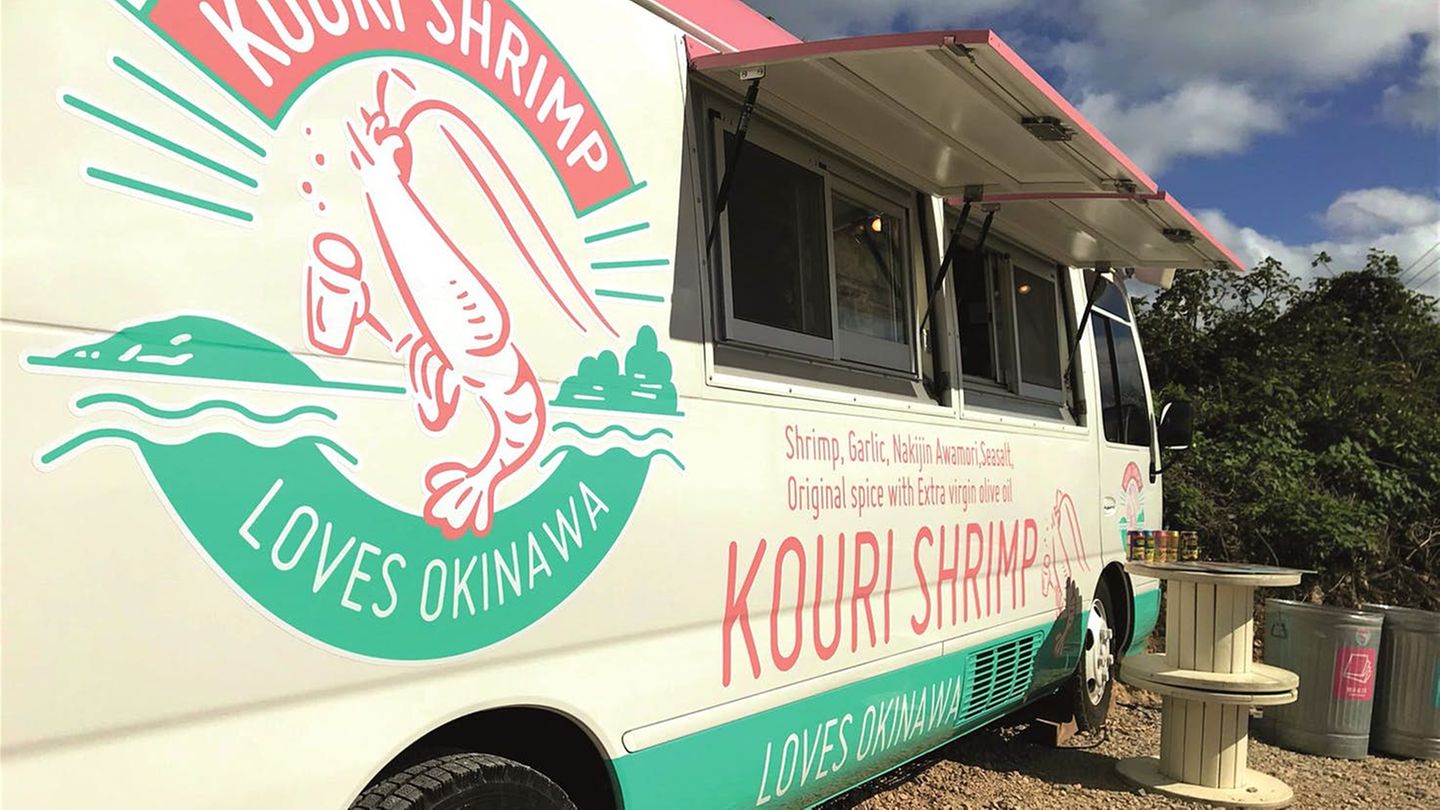 Kouri Shrimp, Kouri Island, Japan  Wie der Name schon verrät: Es gibt Shrimps. Und zwar hawaiianisch inspiriert mit Knoblauch, Reis und Gemüse. Zudem gibt es noch Pommes frites und Rindfleisch.  