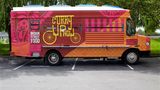 Curry Up Now, San Francisco, USA  Die Mission des Foodtrucks: authentische, indische Gerichte zu servieren, die aber einfach zu essen sind. Wie zum Beispiel der Tikka Masala Burrito. Dann gibt es noch Samosas, "Naughty Naan" und "Sexy Fries".