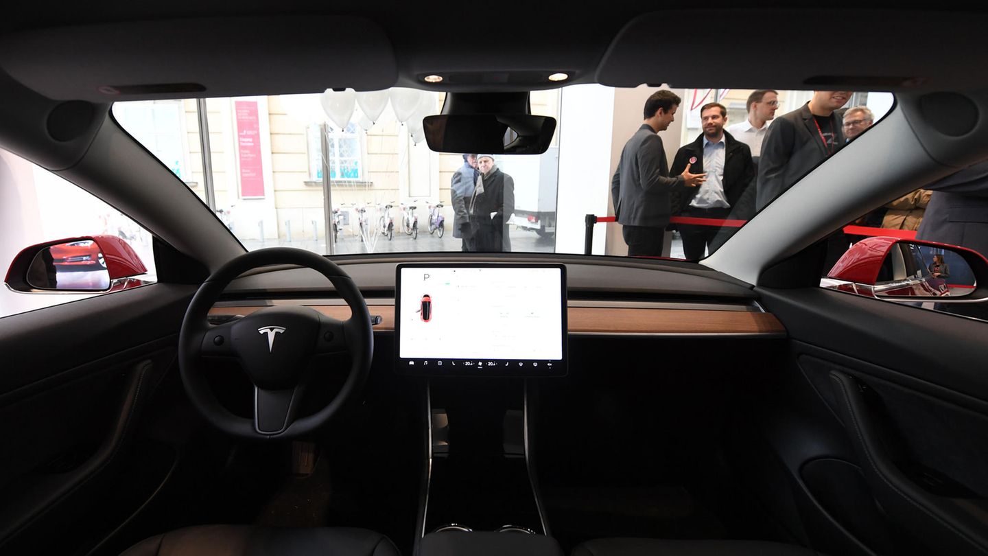 Warum baut Tesla eine Überwachungskamera ins Cockpit des Model 3