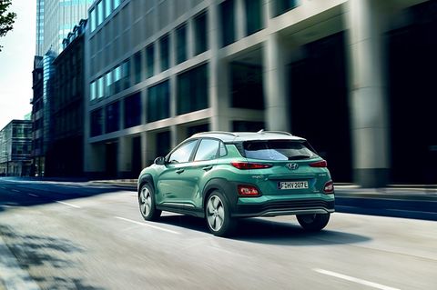 Hyundai Kona Electric - von hinten kaum vom Verbrenner zu unterscheiden