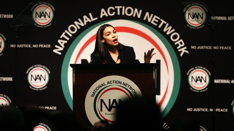 Alexandria Ocasio-Cortez spricht bei einer Veranstaltung des "National Action Network", eine Bürgerrechtsorganisation.