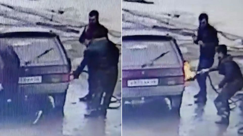 Offener Autotank: Rauchen beim Tanken? Keine gute Idee, wie diese Russen schmerzlich erfahren müssen Offener Autotank: Rauchen beim Tanken? Keine gute Idee, wie diese Russen schmerzlich erfahren müssen