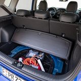 Unter dem doppelten Ladeboden passt das Ladekabel