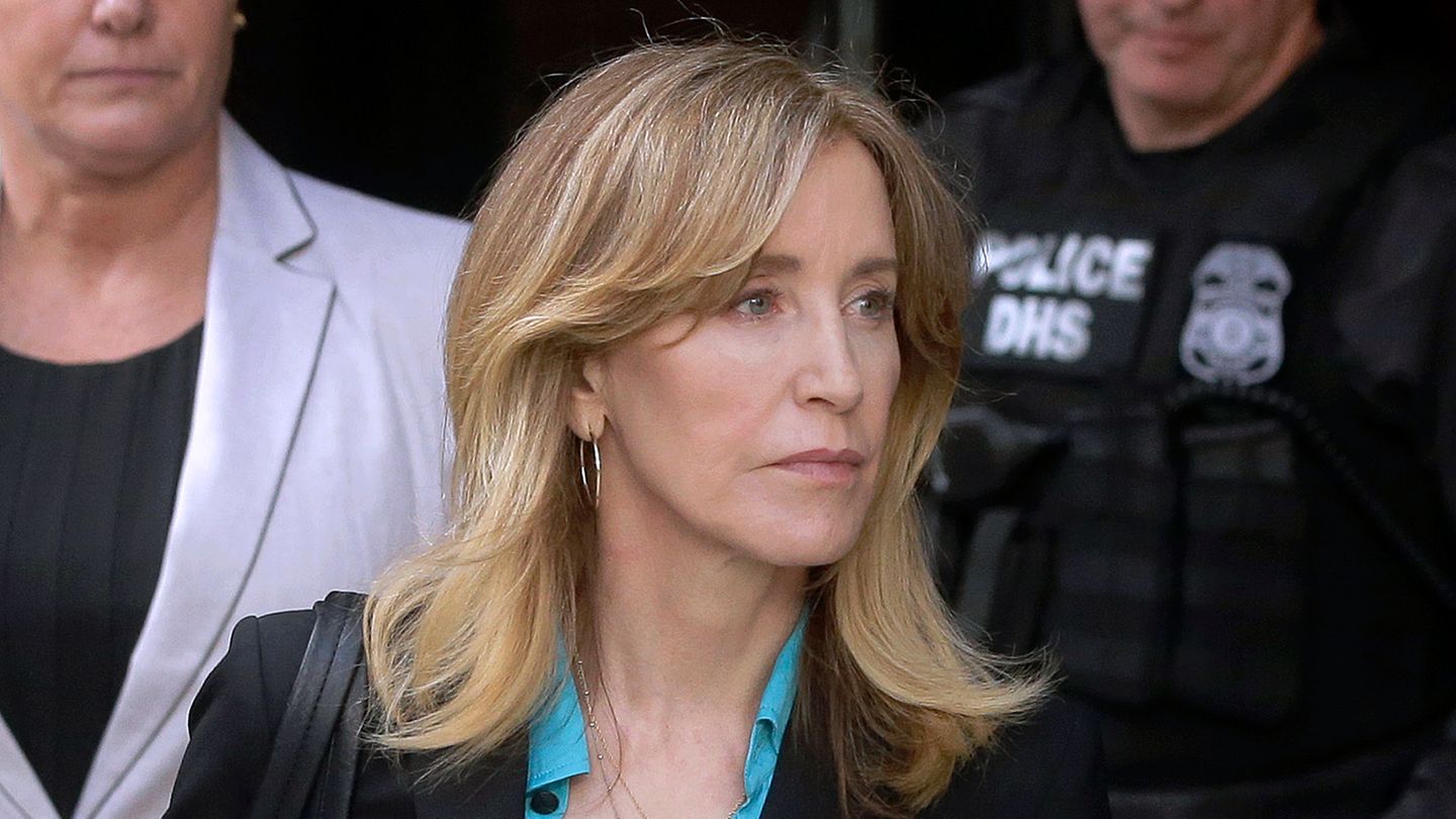 "Desperate Housewive" Felicity Huffman räumt Schuld in Eliteuni-Bestechungsskandal ein