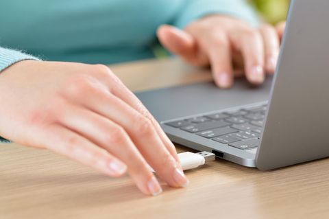 USB-Sticks auswerfen zu müssen, gehörte lange zu den nervigsten Windows-Beschränkungen