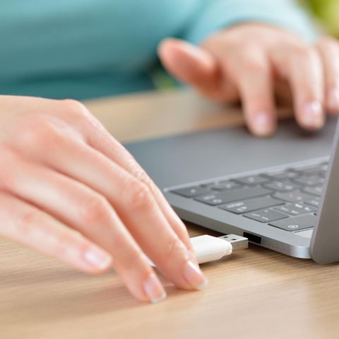USB-Sticks auswerfen zu müssen, gehörte lange zu den nervigsten Windows-Beschränkungen