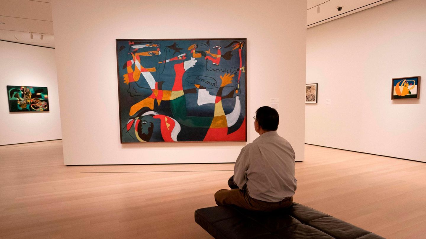 Neue Highlights: Museum of Modern Art Im Moment zeigt das Moma eine Retrospektive von Joan Miró. Wegen Renovierungsarbeiten wird das Kunstmuseum aber am 15. Juni 2019 geschlossen. Nach vier Monaten ist für den 21. Oktober die Wiedereröffnung geplant. Dann hat die Kulturinstitution ihre Ausstellungsfläche um ein Drittel erweitert. Infos: www.moma.org Museum of Modern Art Im Moment zeigt das Moma eine Retrospektive von Joan Miró. Wegen Renovierungsarbeiten wird das Kunstmuseum aber am 15. Juni 2019 geschlossen. Nach vier Monaten ist für den 21. Oktober die Wiedereröffnung geplant. Dann hat die Kulturinstitution ihre Ausstellungsfläche um ein Drittel erweitert. Infos: www.moma.org