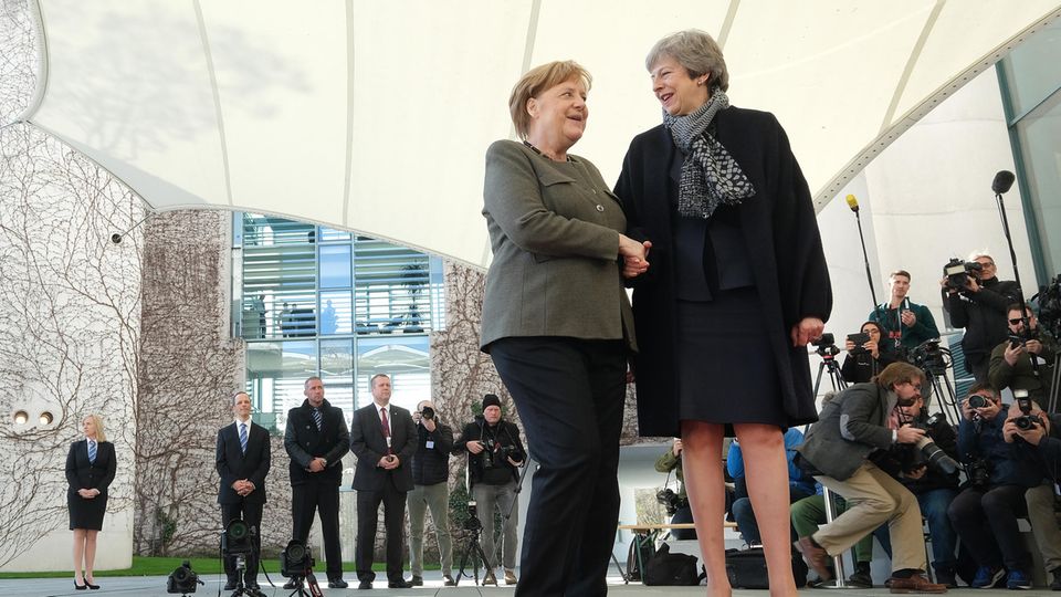 Bundeskanzlerin Angela Merkel empfing die britische Premierministerin am Kanzleramt Bundeskanzlerin Angela Merkel empfing die britische Premierministerin am Kanzleramt