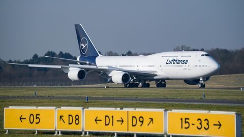 Eine Boeing 747-8 der Lufthansa nach der Landung