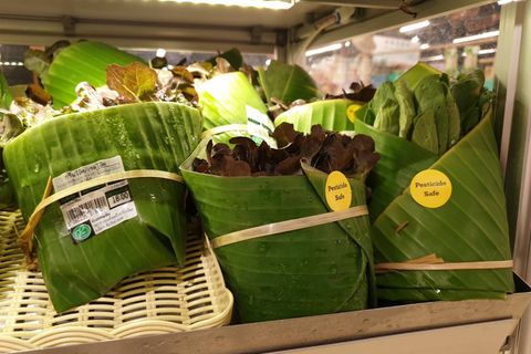 Bananenblätter Plastik Thailand Supermarkt
