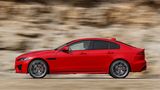 Von der Seite zeigt der Jaguar XE deutliche Anklänge an ein Cupé