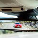 Das Videobild nach Hinten wird im Jaguar XE in den Rückspiegel eingeblendet