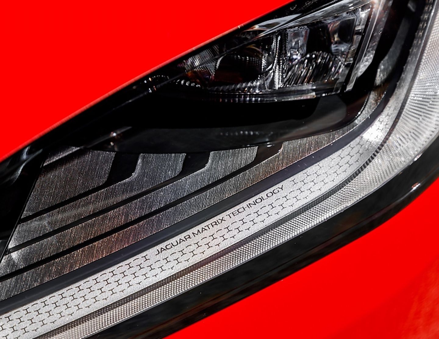 Die Voll-LED-Scheinwerfer sind neu am Jaguar XE