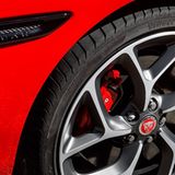 Der Jaguar XE verfügt über kräftige Bremsen