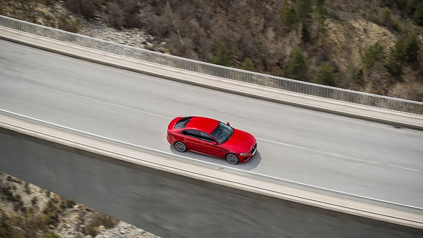 Jaguar XE
