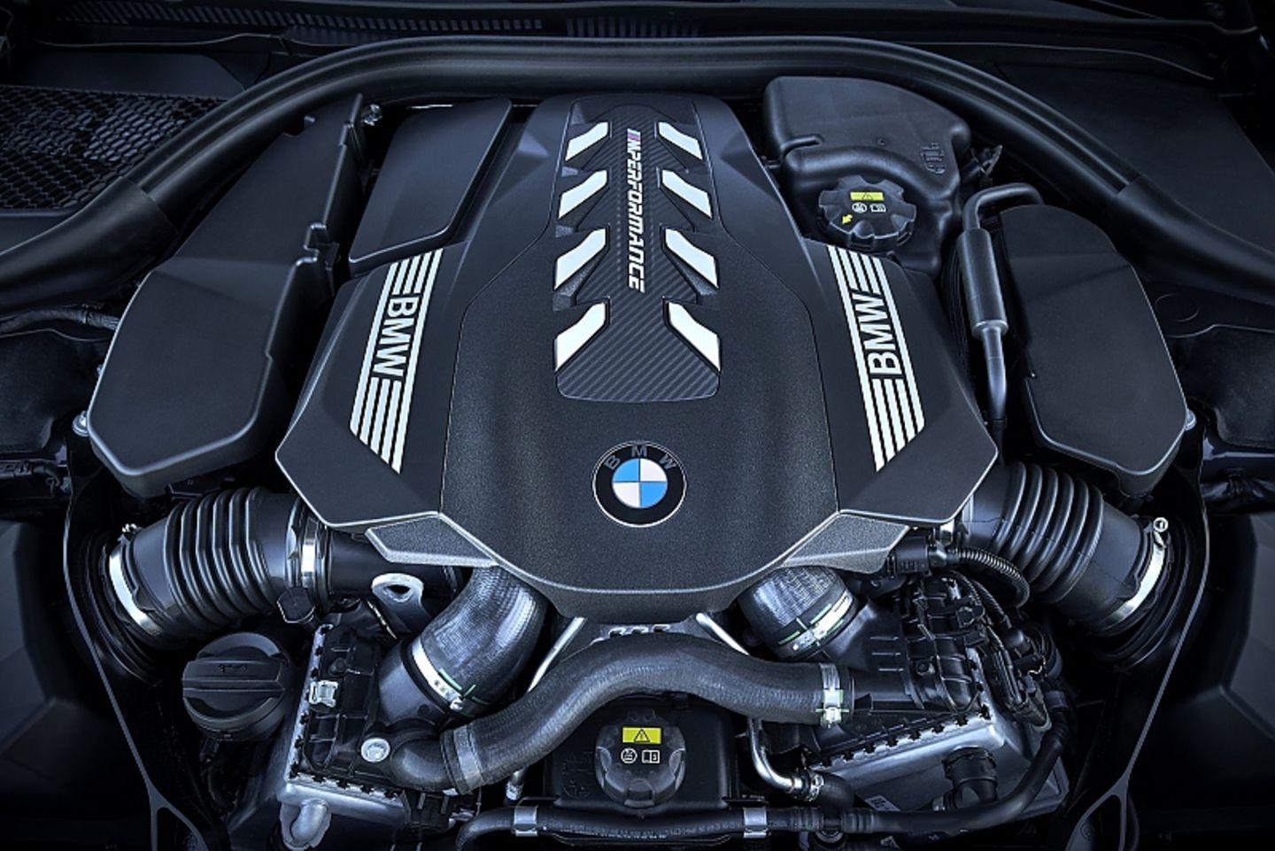BMW M 850i Cabrio xDrive - 390 kW / 530 PS und bollernde 750 Nm