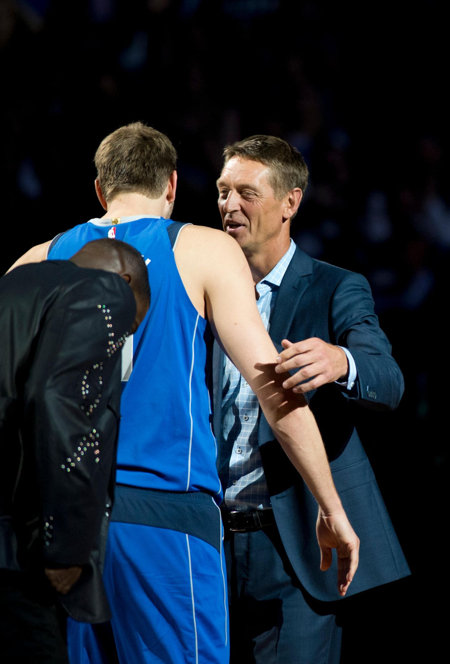 Nowitzki mit seinem Vorgänger Detlef Schrempf: Der gebürtige Leverkusener lief von 1985 bis 1989 für die Dallas Mavericks auf und spielte insgesamt 16 Jahre in der NBA. Über Nowitzki sagt Schrempf: "Nicht nur was er für den deutschen Basketball, den US-Basketball, den weltweiten Basketball gemacht hat, ist super, sondern er ist einfach ein guter Mensch."
