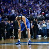 Dann ist Schluss: Nach 21 NBA-Jahren erklärt Nowitzki im American Airlines Center in Dallas das Ende seiner aktiven Laufbahn. Da die Mavericks die Playoffs verpasst haben, wird die Partie am Donnerstag bei den San Antonio Spurs das letzte Spiel des 40-Jährigen sein.