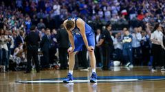 Dann ist Schluss: Nach 21 NBA-Jahren erklärt Nowitzki im American Airlines Center in Dallas das Ende seiner aktiven Laufbahn. Da die Mavericks die Playoffs verpasst haben, wird die Partie am Donnerstag bei den San Antonio Spurs das letzte Spiel des 40-Jährigen sein.