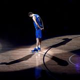 Eine letzte Verbeugung vor den Fans. "Es war eine unglaubliche Reise", sagt Nowitzki nach dem Heimpiel. "Ich bin froh, dass die Saison vorbei ist und dass jetzt mein anderes Leben beginnt."