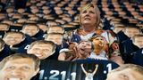 "Wir sind Dirk": Auch die Fans in Dallas beteiligten sich an der Abschiedsshow.