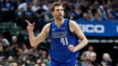 Dirk Nowitzki in seinem letzten Heimspiel für die Dallas Mavericks: Es ist ein perfekter Abgang. Der Würzburger erzielt beim 120:109-Sieg gegen die Phoenix Suns mit 30 Punkten seine beste Leistung der Saison und beweist noch einmal seine Extraklasse.