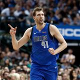 Dirk Nowitzki in seinem letzten Heimspiel für die Dallas Mavericks: Es ist ein perfekter Abgang. Der Würzburger erzielt beim 120:109-Sieg gegen die Phoenix Suns mit 30 Punkten seine beste Leistung der Saison und beweist noch einmal seine Extraklasse.