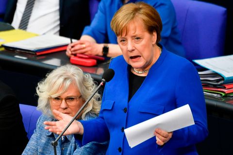 Liveblog zur Befragung der Bundesregierung: Bundeskanzlerin Kanzlerin Angela Merkel im Kreuzverhör