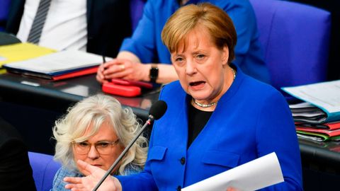 Liveblog zur Befragung der Bundesregierung: Bundeskanzlerin Kanzlerin Angela Merkel im Kreuzverhör