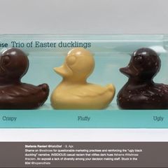 Drei Osterküken aus Schokolade, das aus dunkler Schokolade wir hässlich genannt